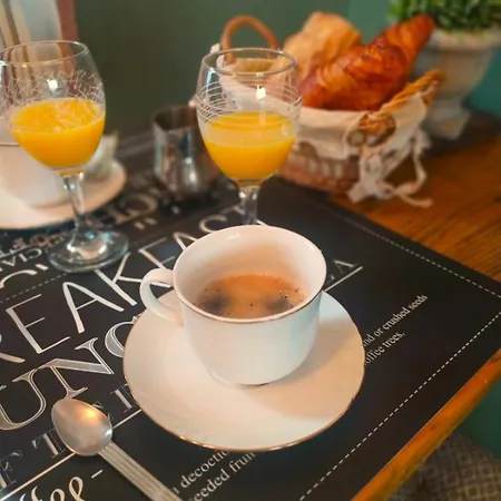 La Maison De Mona Bed & Breakfast