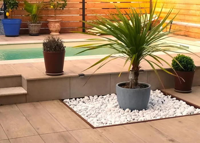 فندق مبيت وإفطار La Maison De Mona قرقشونه