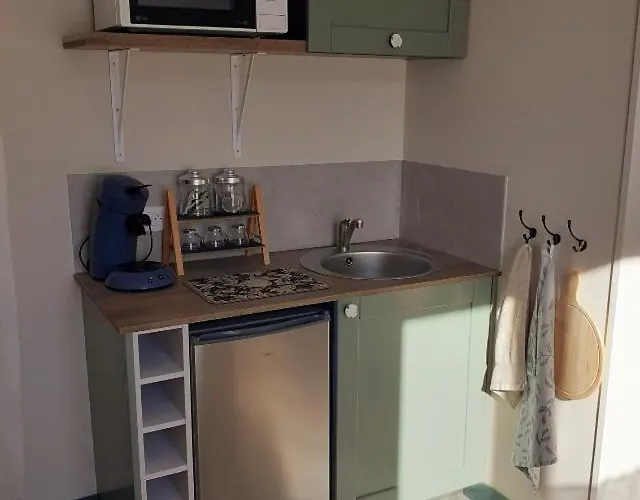 فندق مبيت وإفطار La Maison De Mona قرقشونه